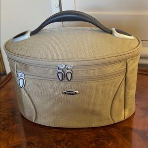 Tumi T3 makeup case